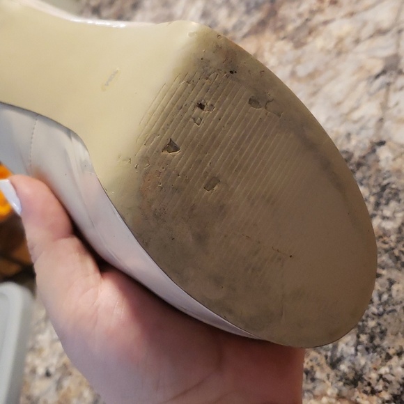 GUESS Tan Heels Size 10 - Picture 11 of 14